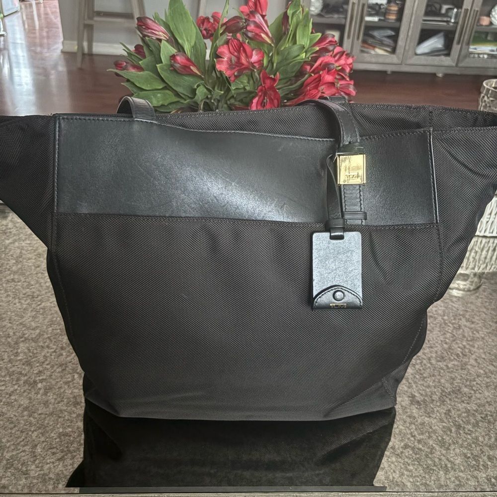Tumi Larkin Nora Tote - Picture 2 of 15